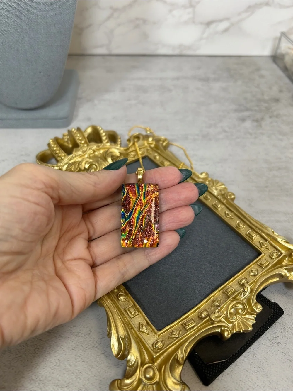 N/A elegant gold